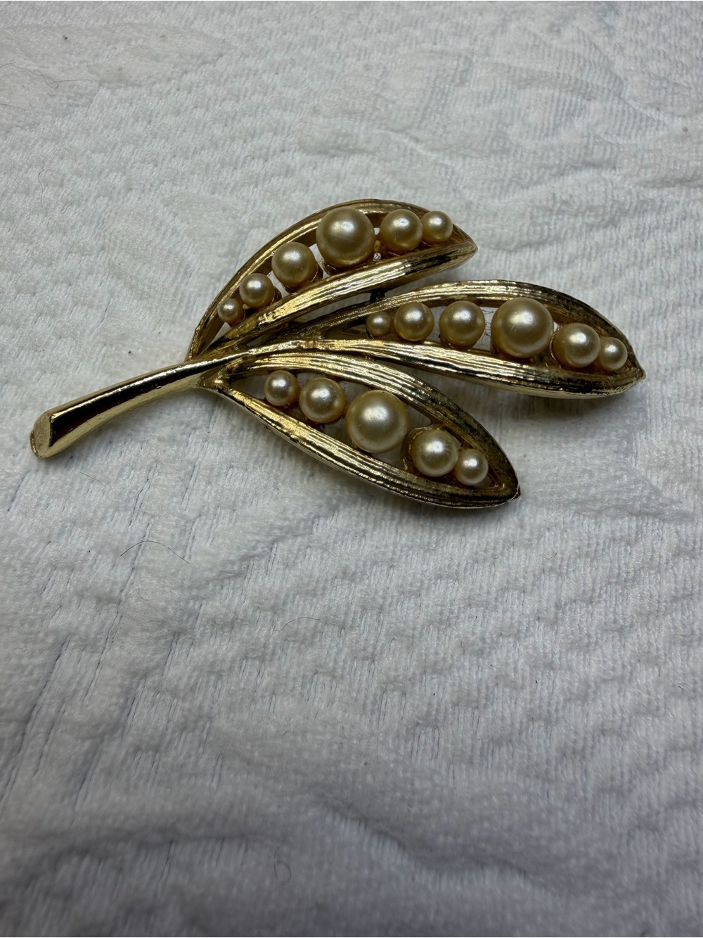 Vintage Gold Leaf brooch with Pearlescent Beads